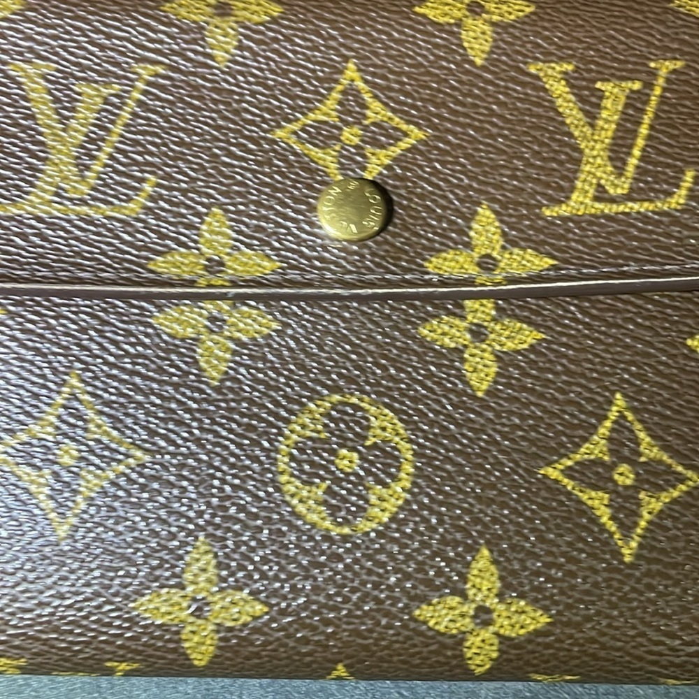 Louis Vuitton trifold passport wallet in monogram - Picture 2 of 11